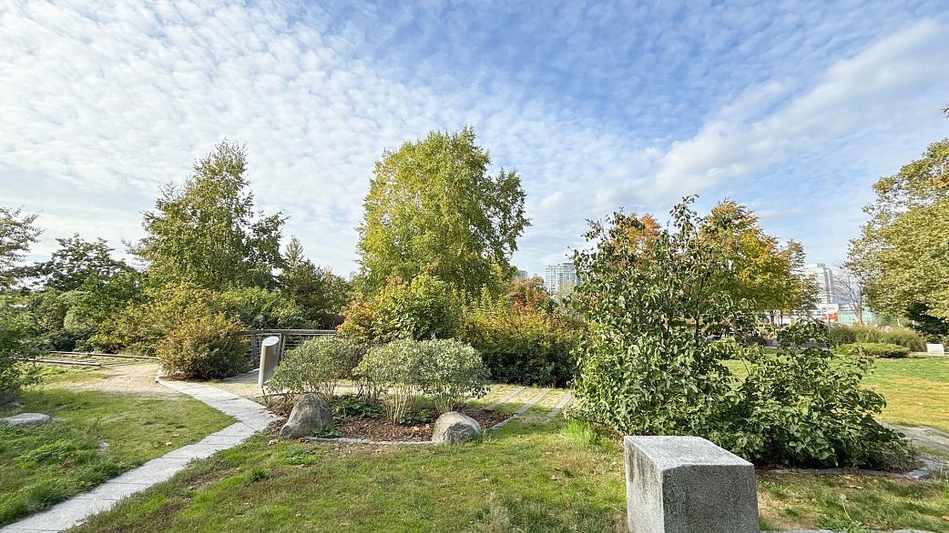 1210 1708 Columbia Street