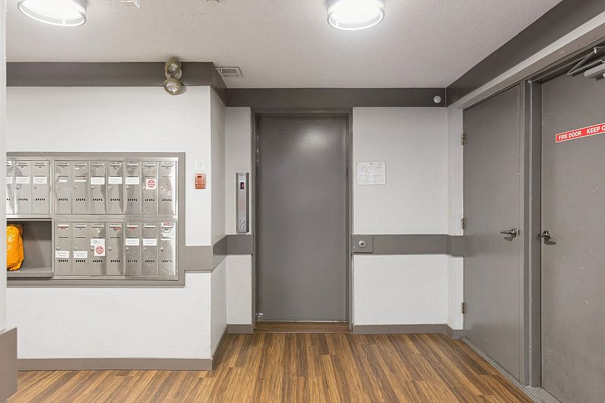 204 853 E 7th Avenue