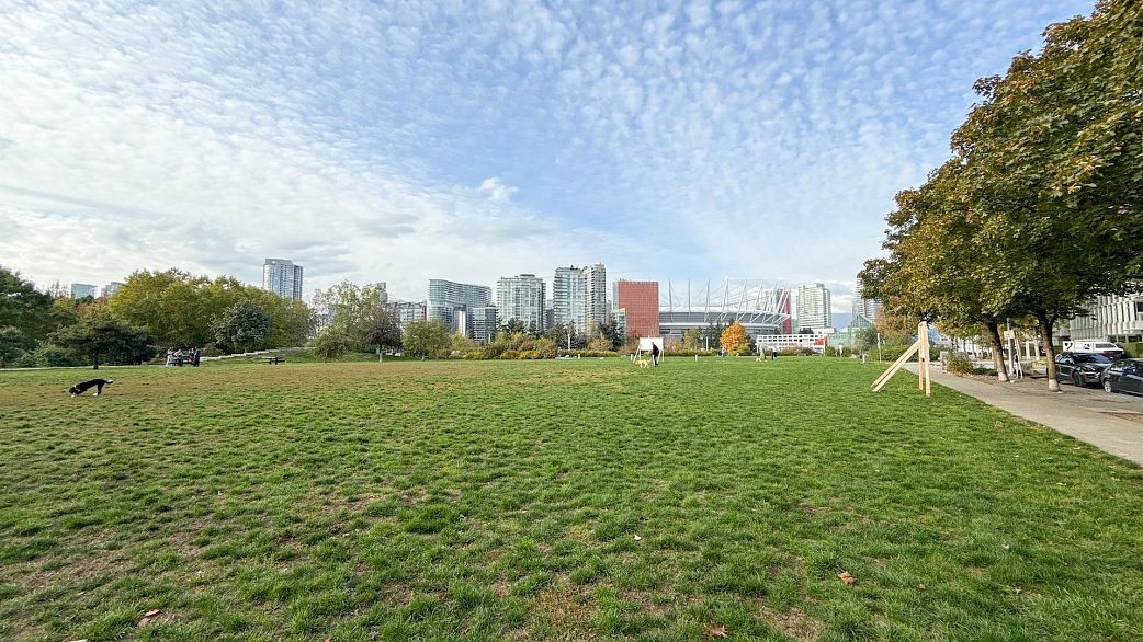 1210 1708 Columbia Street