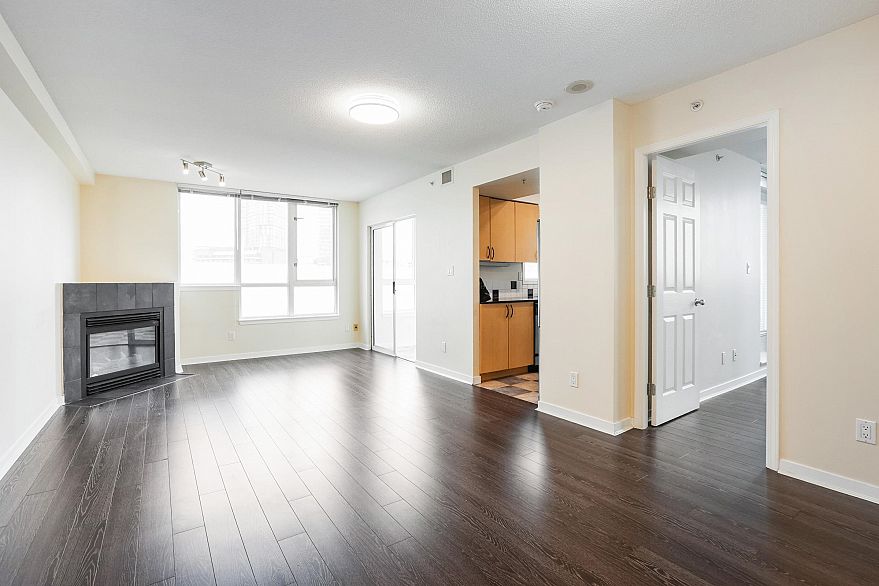 905 63 Keefer Place