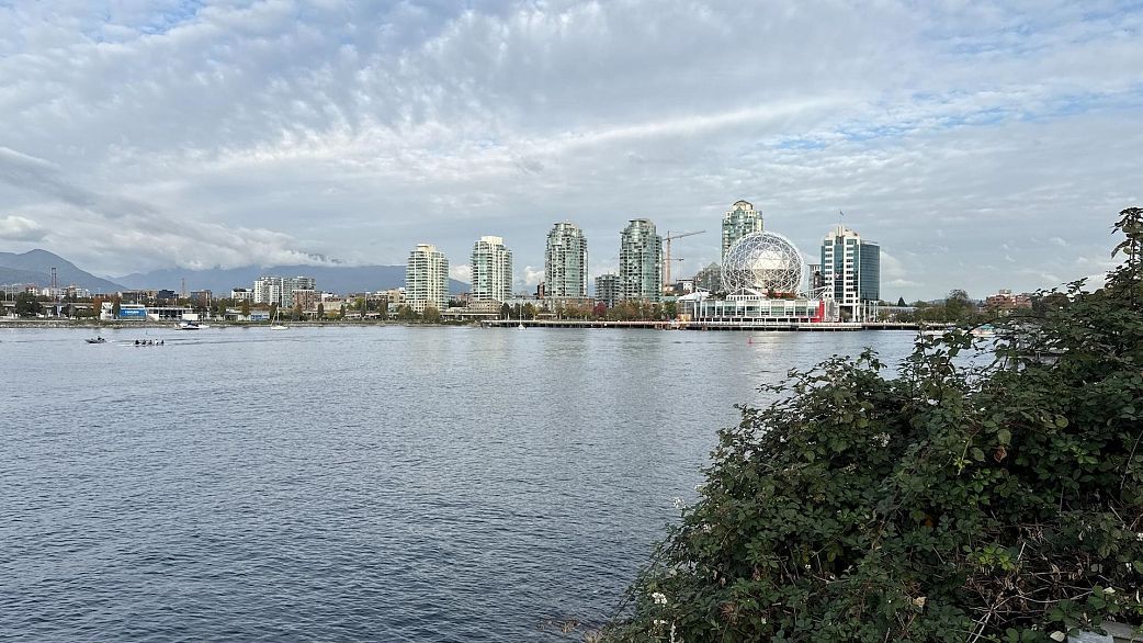 1210 1708 Columbia Street