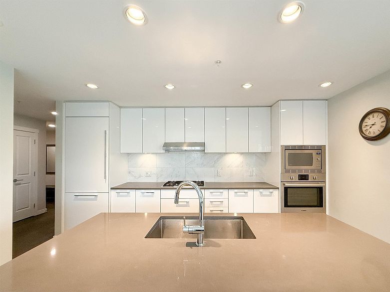 309 3487 Binning Road