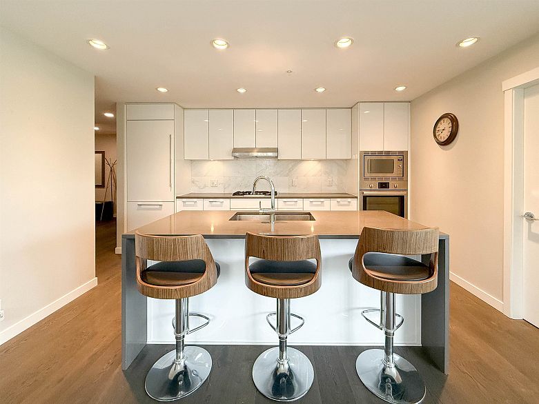 309 3487 Binning Road