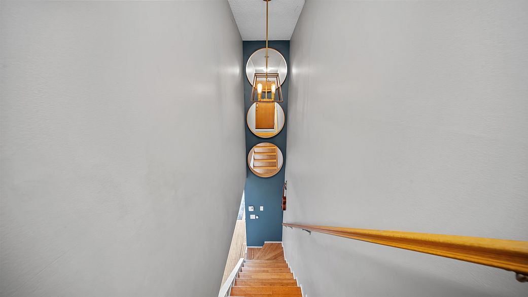 17 1345 W 4th Avenue