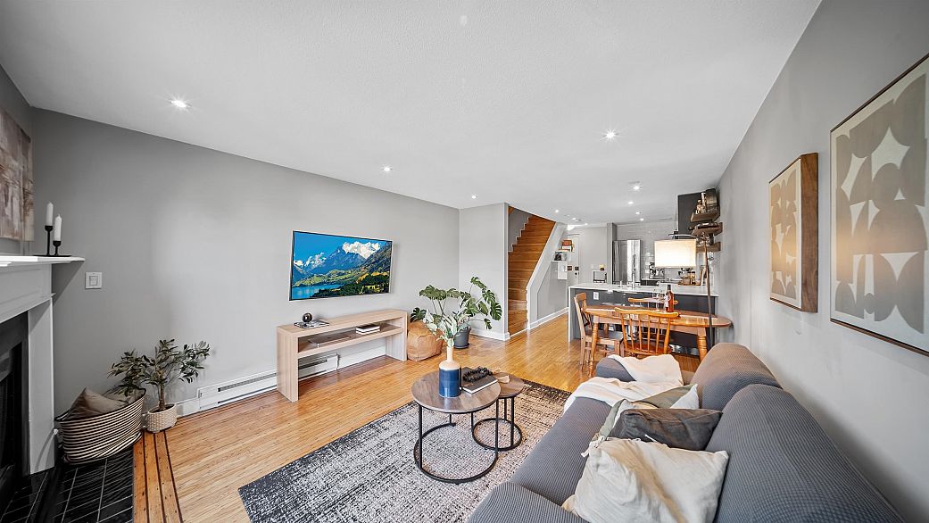 17 1345 W 4th Avenue