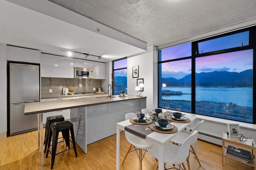 1701 108 W Cordova Street