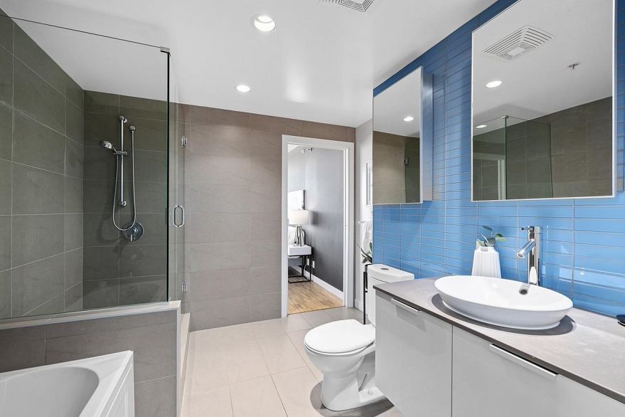 1701 108 W Cordova Street