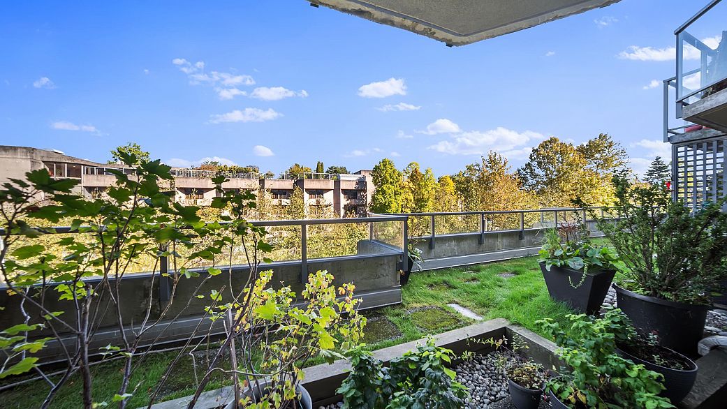 17 1345 W 4th Avenue