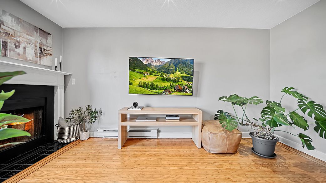 17 1345 W 4th Avenue