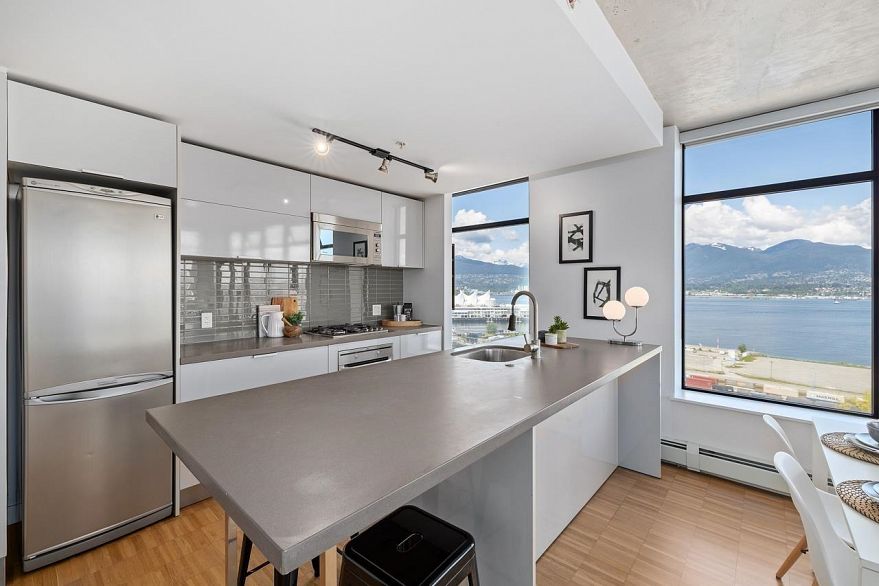 1701 108 W Cordova Street