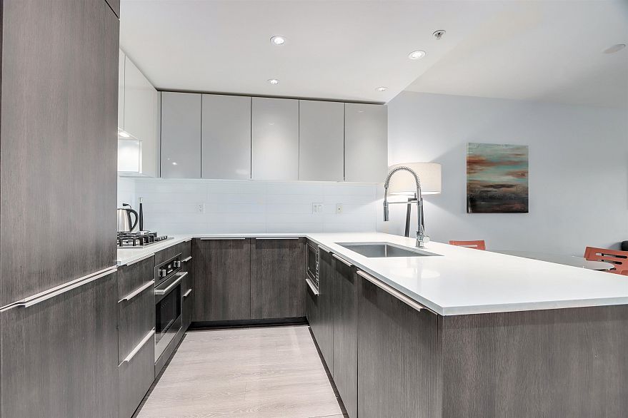 327 1588 E Hastings Street