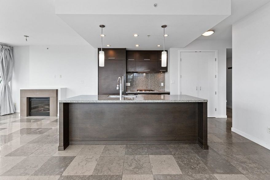 703 2528 Maple Street