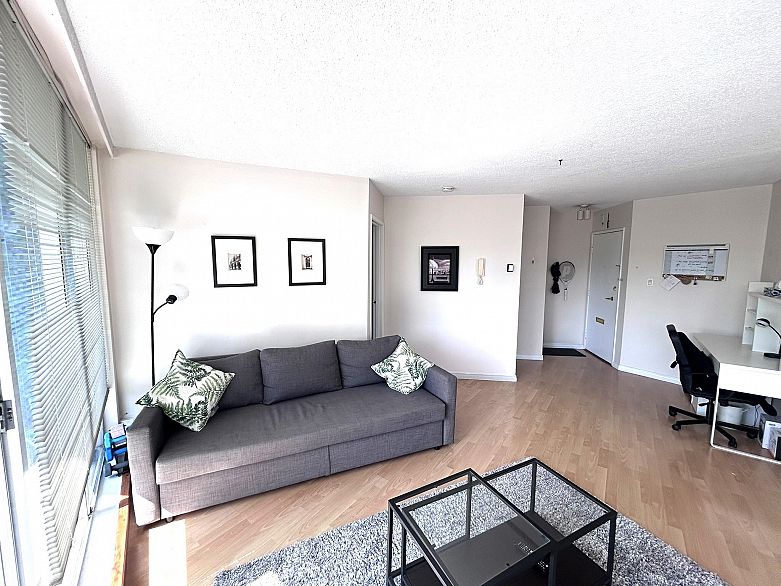 303 4691 W 10th Avenue