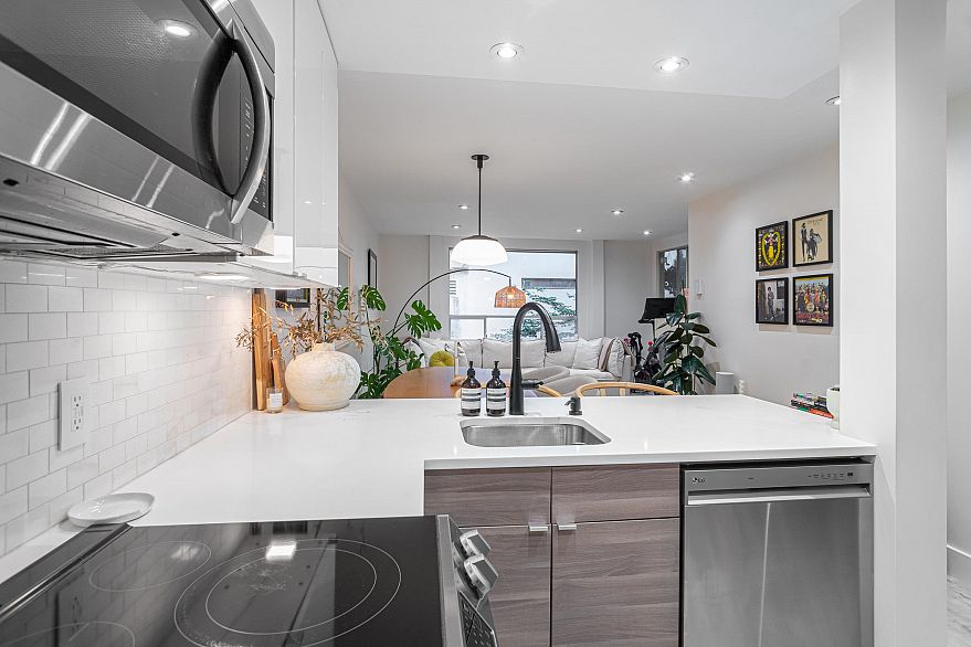 307 1345 Comox Street