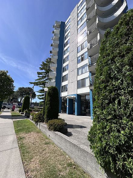 303 4691 W 10th Avenue