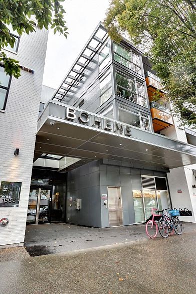 327 1588 E Hastings Street