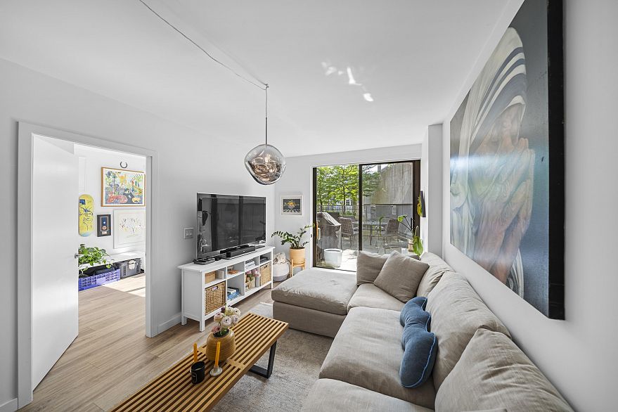 302 210 E 5th Avenue