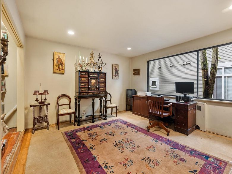 201 1695 W 10th Avenue