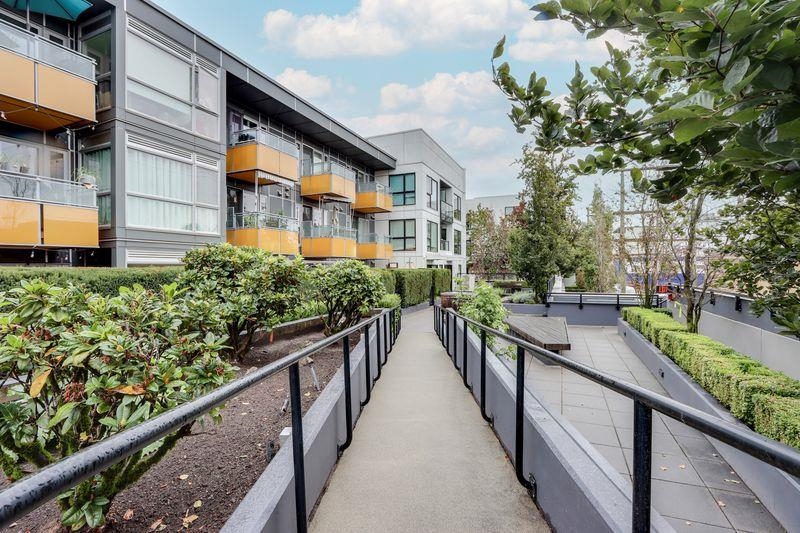 327 1588 E Hastings Street