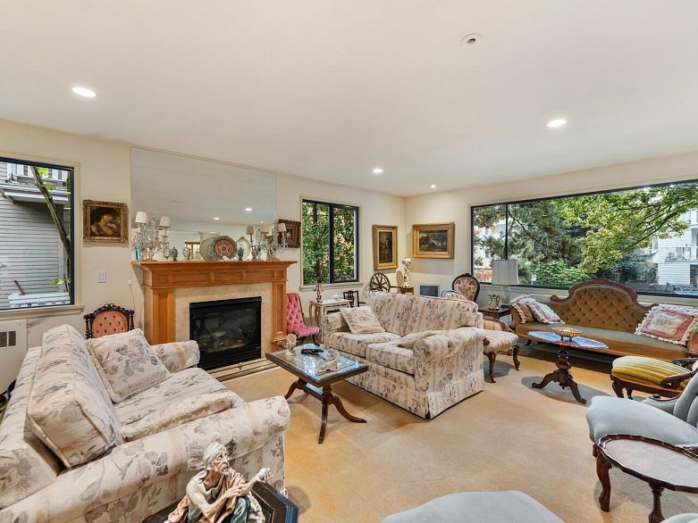 201 1695 W 10th Avenue