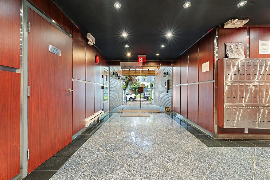 202 1550 Barclay Street