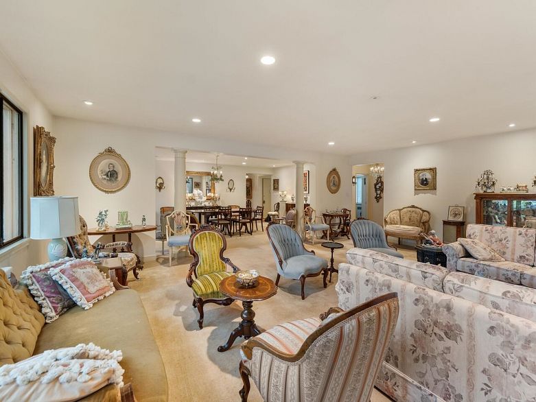 201 1695 W 10th Avenue