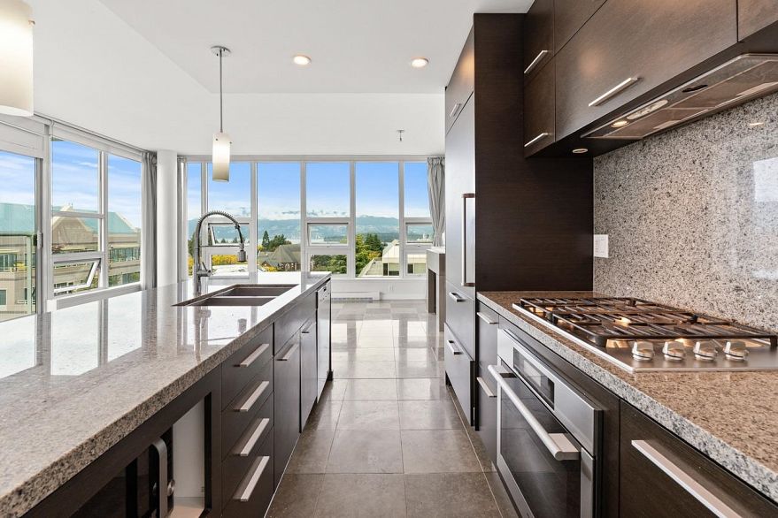 703 2528 Maple Street