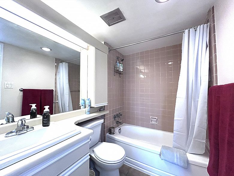 303 4691 W 10th Avenue