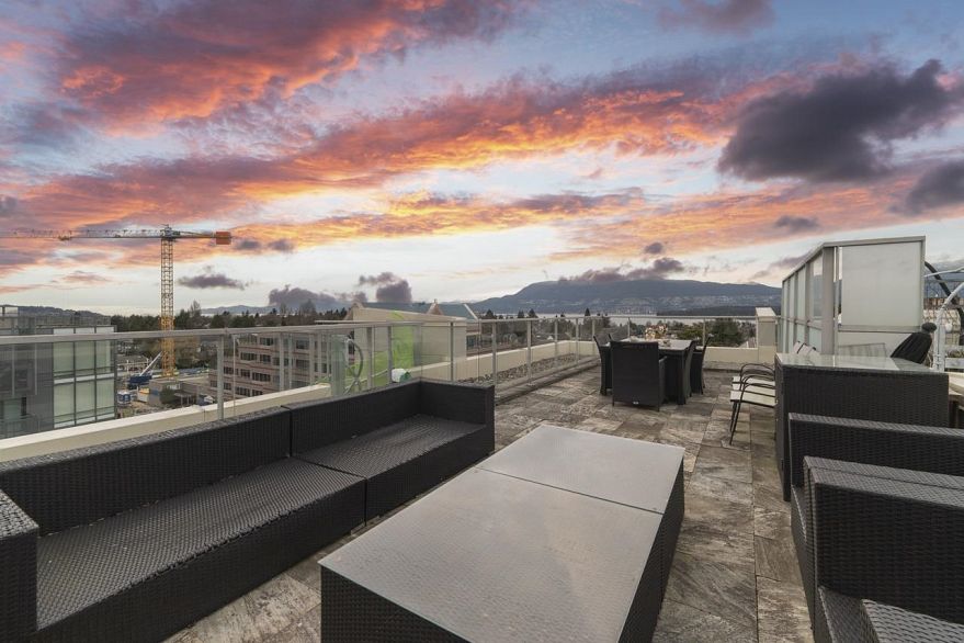 703 2528 Maple Street