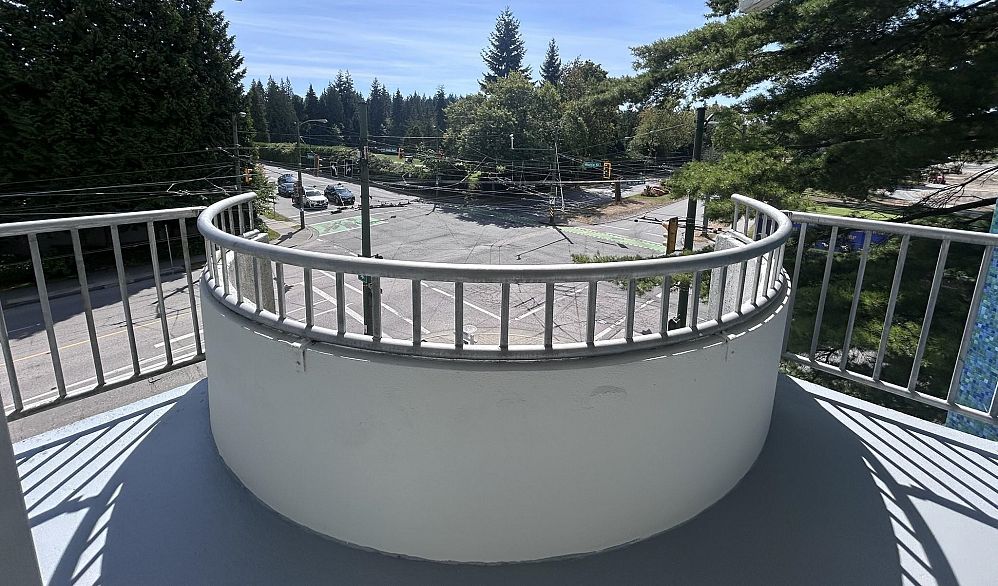 303 4691 W 10th Avenue