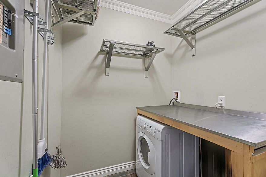 202 1550 Barclay Street