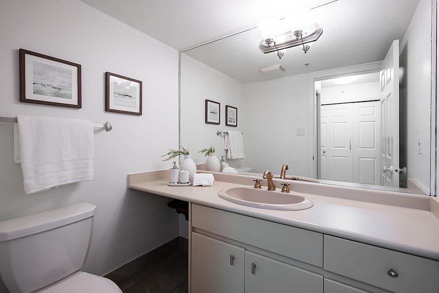 301 1159 Main Street