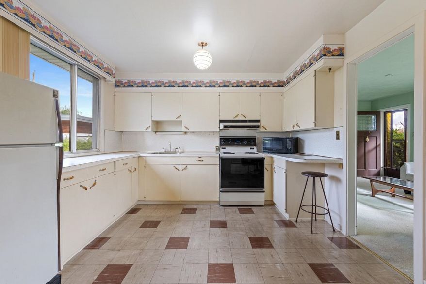 4805 Inverness Street