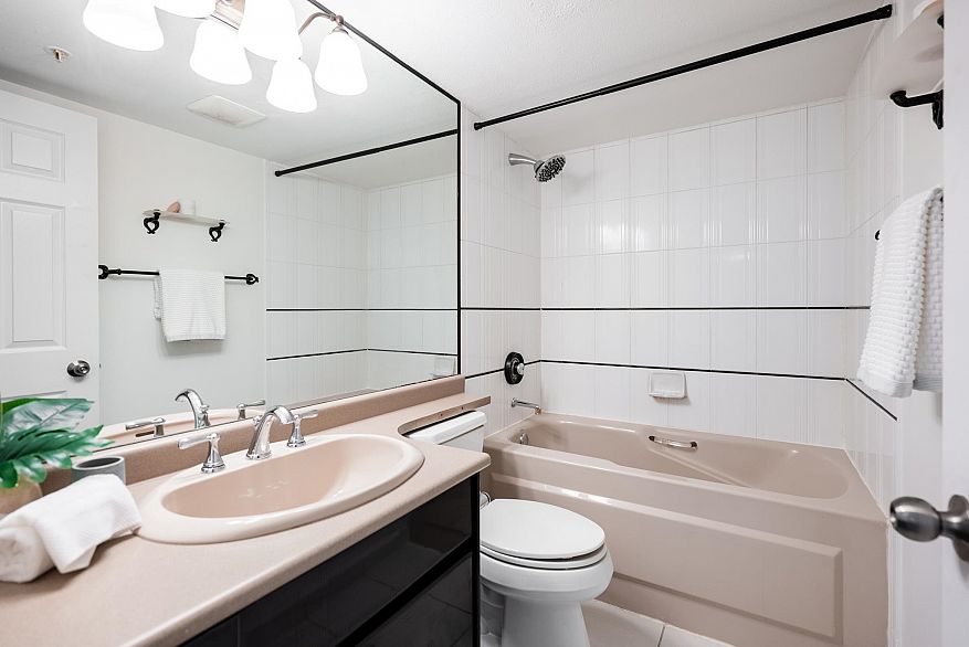 301 1159 Main Street