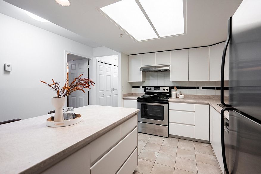 301 1159 Main Street