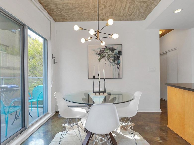 306 919 Station Street