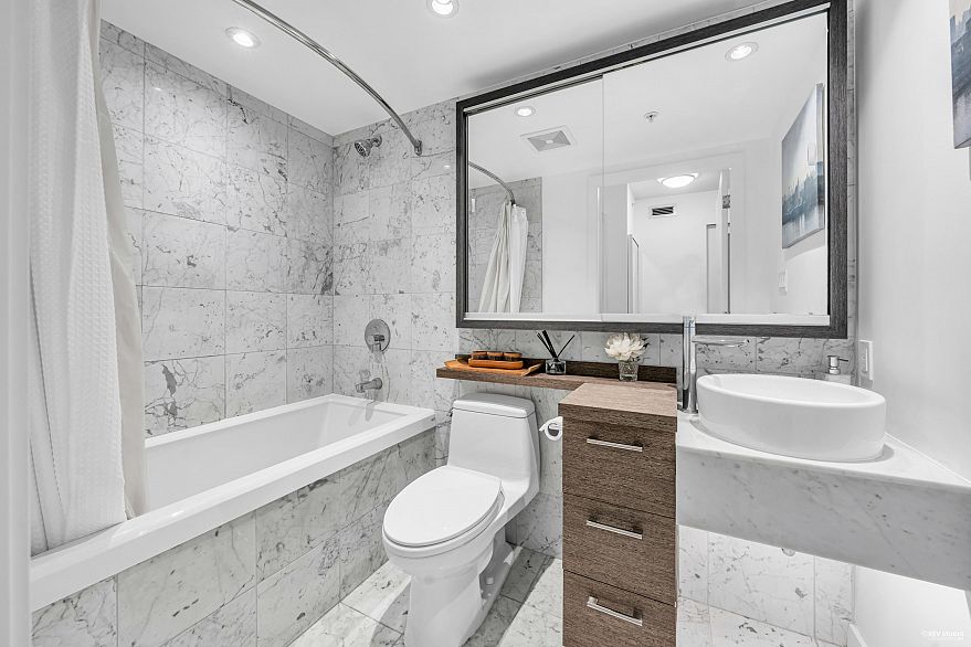 1210 833 Seymour Street