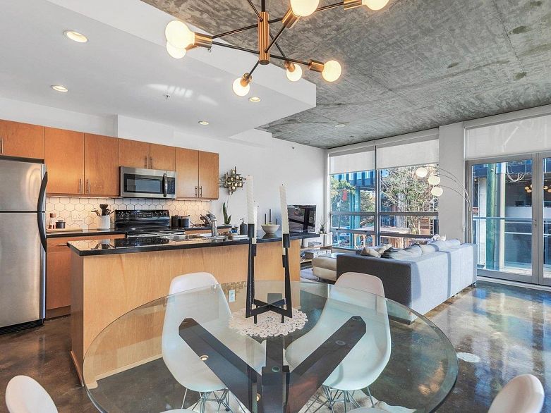 306 919 Station Street