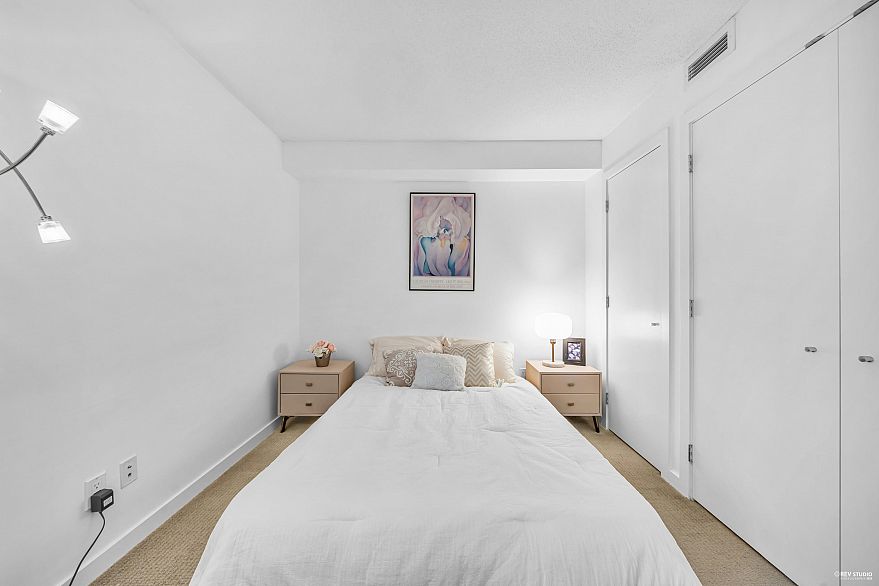 1210 833 Seymour Street