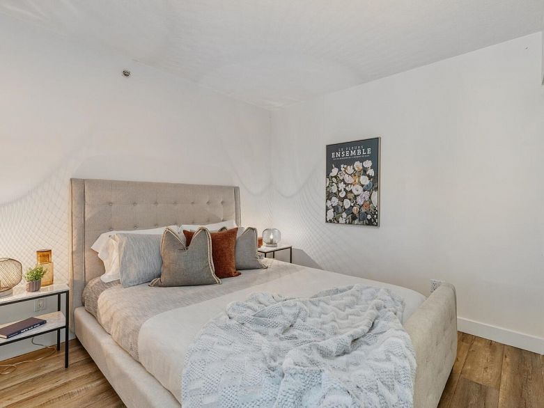 209 168 Powell Street