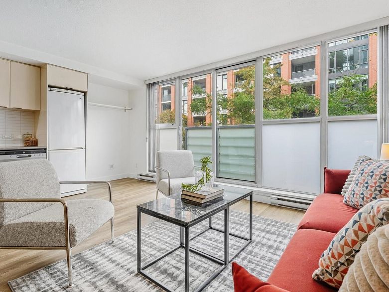 209 168 Powell Street