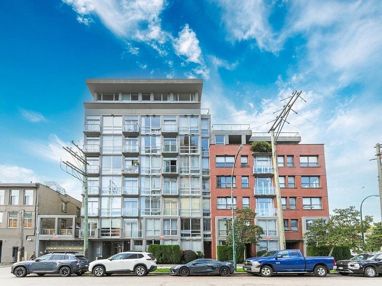 306 919 Station Street