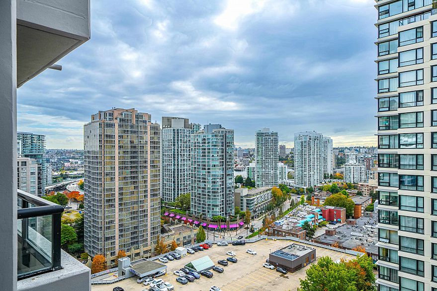 2105 909 Mainland Street