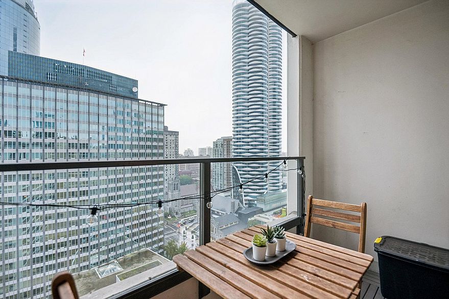 2205 938 Smithe Street