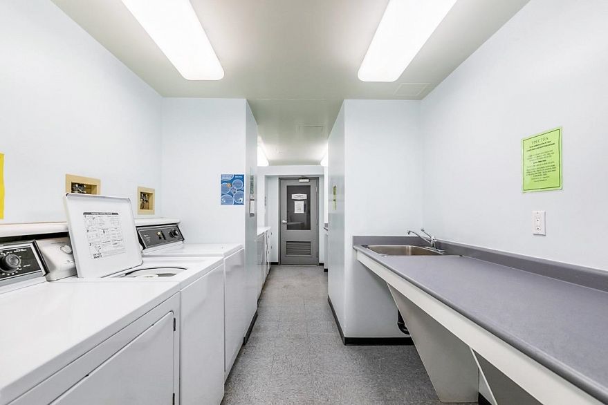 1401 989 Nelson Street