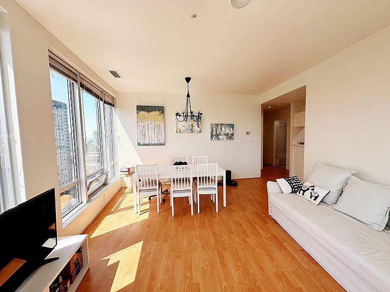 1401 989 Nelson Street