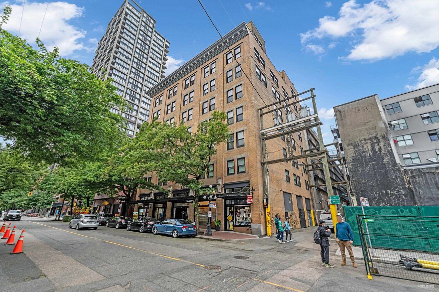 301 233 Abbott Street