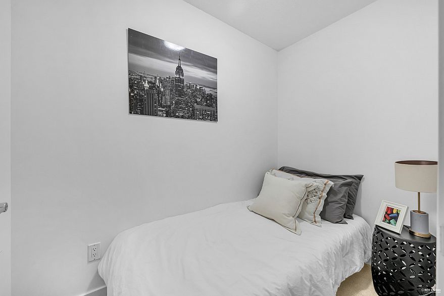 1210 833 Seymour Street