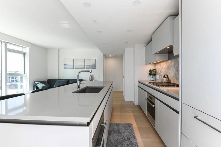 402 889 Pacific Street