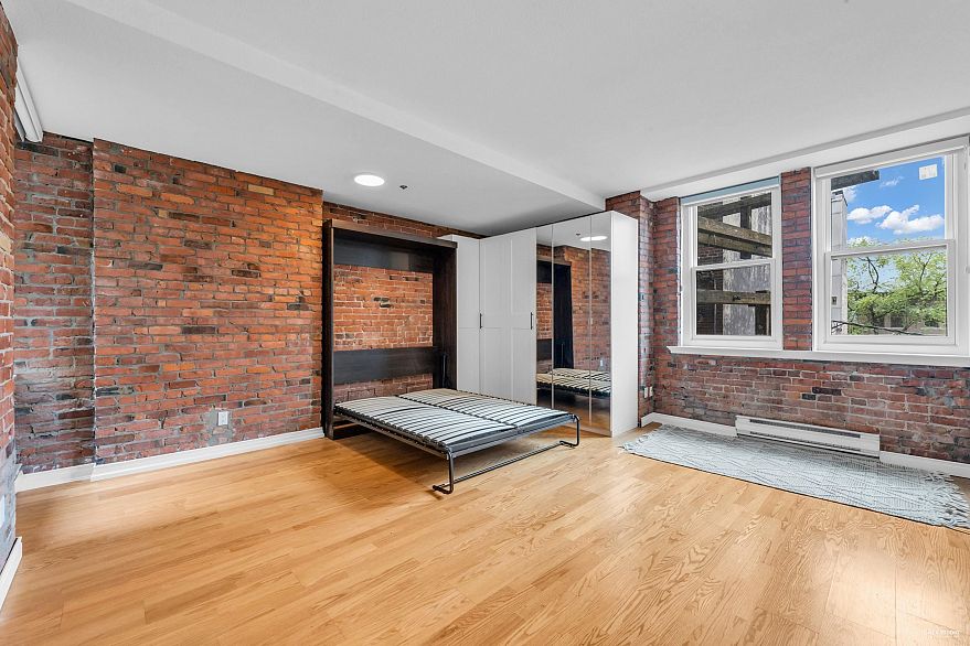 301 233 Abbott Street